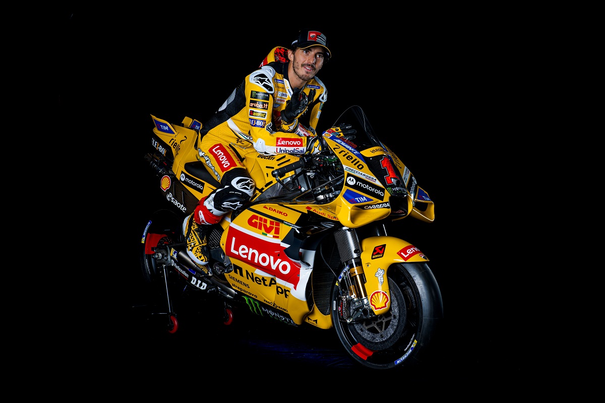 Test et histoire : Ducati 748 SPS - Fiches Plateau Moto